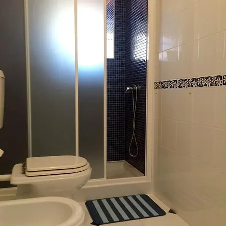 With 4 Bedrooms In With Wonderful Sea View Balcony And Wifi 100 M From The Beach *