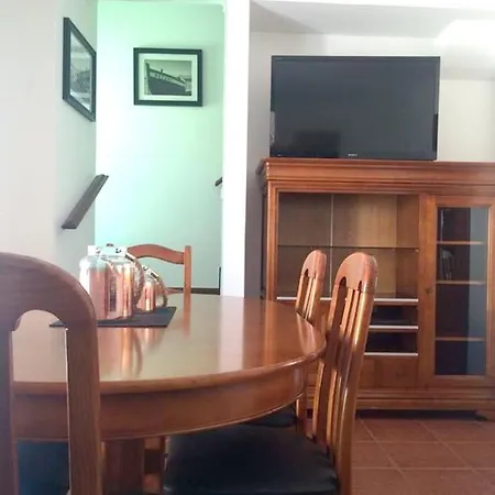With 4 Bedrooms In With Wonderful Sea View Balcony And Wifi 100 M From The Beach